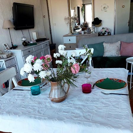 Chambre Chez L'Habitante Avec Salle De Bain Et Cuisine Communes - Presence D'Un Chat Bordeaux Ngoại thất bức ảnh